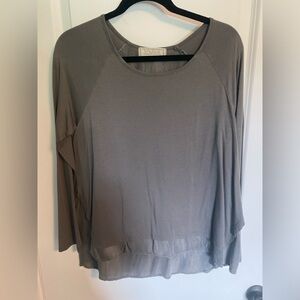 Sinuous, grey top size small
